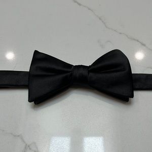 American Traditions bowtie, black, see photo for size.